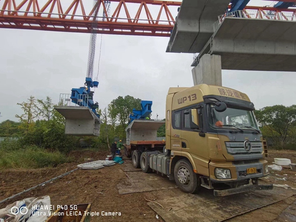 武汉30-600吨分段张拉架桥机