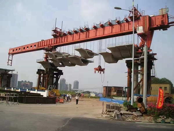 温州32-900吨节段拼架桥机